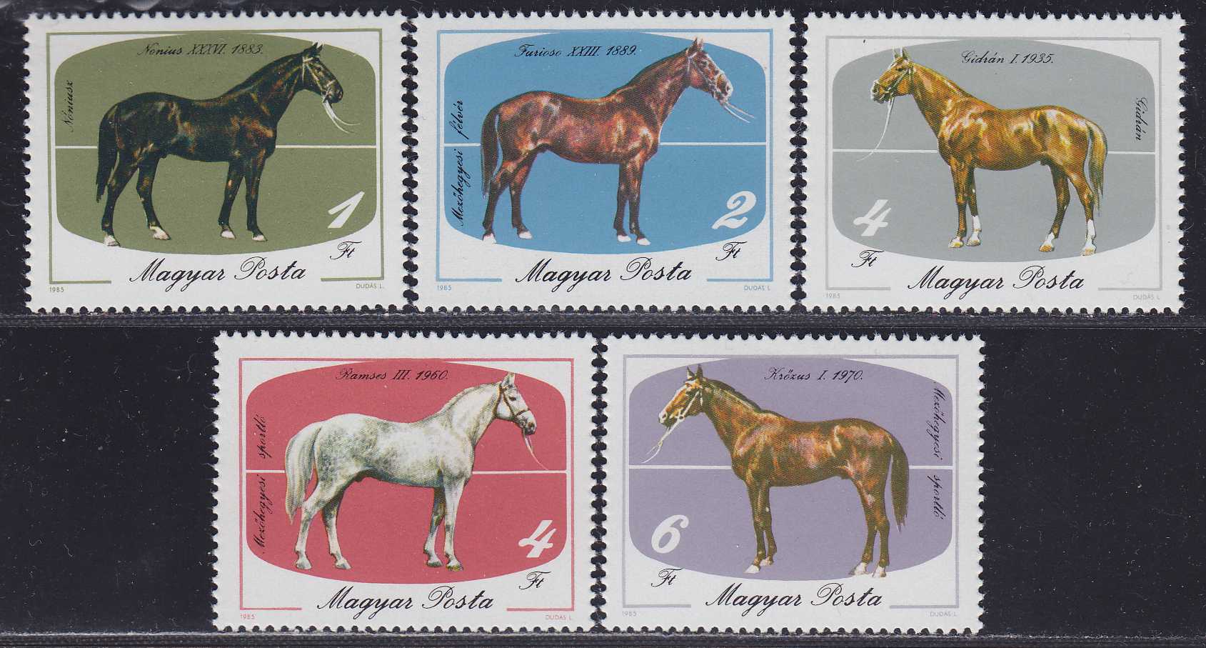 Лошадка марка. Марки лошади. Арабская лошадь почтовые марки. Марки лошади Польша. Марка с лошадкой.